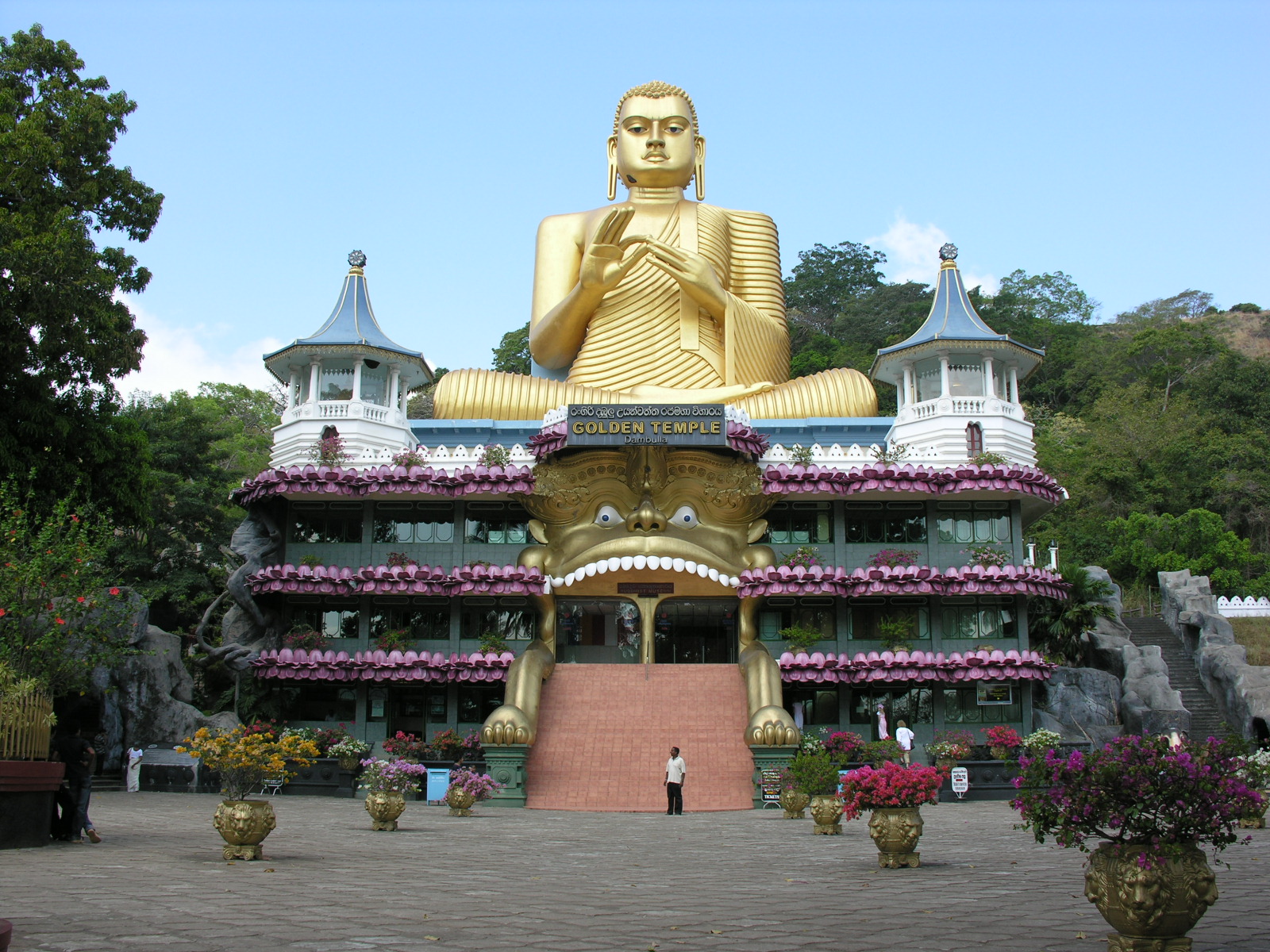 http://prasannaholidays.com/staging/wp-content/uploads/2014/05/Golden-Temple-Dambulla-Most-Popular-Tourist-Attractions-in-Sri-Lanka.jpg